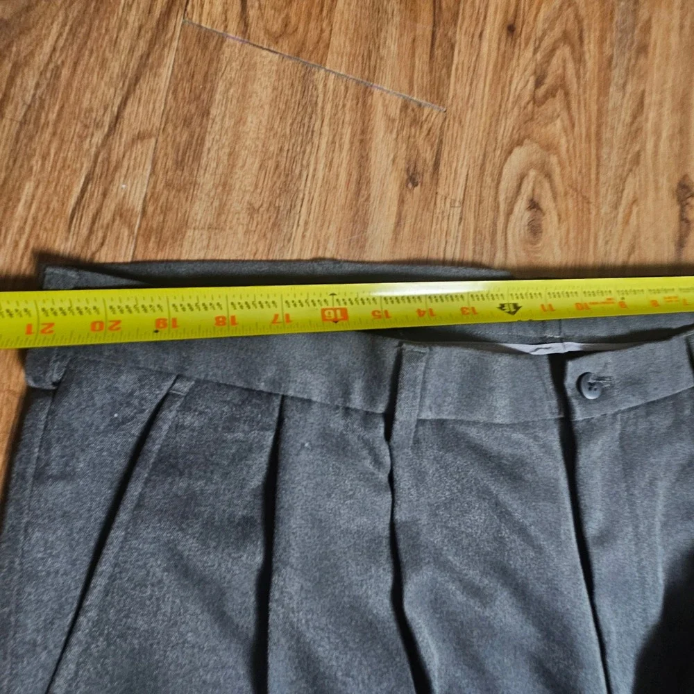 Van Heusen‎ Traveler Pleated Cuffed Dress Pants 42x30 Non Iron Old Money NWT